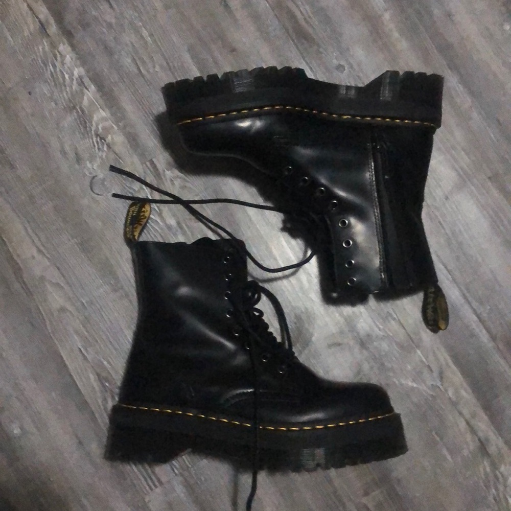Dr. Martens air wairs